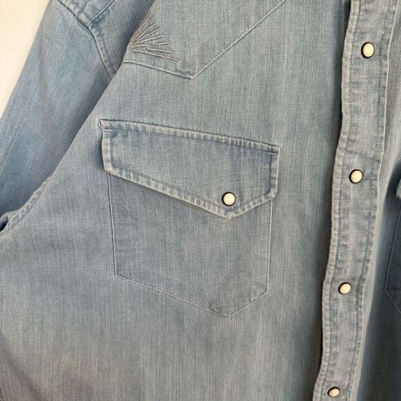 Bespoke Post Line of Trade Mens Light Denim Pearl Snap Embroidered Short Sleeve - Picture 6 of 10